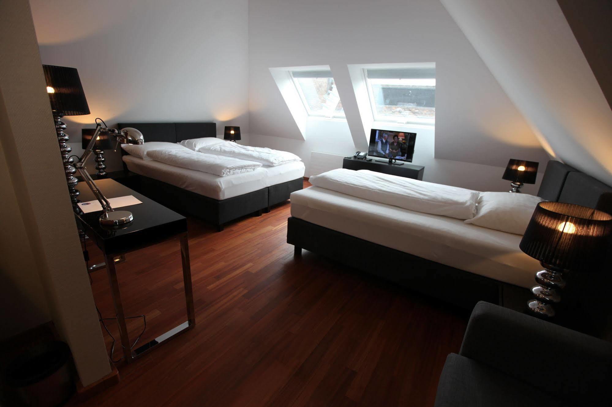 The Lubo - Self Check-In Hotel Lucerne ภายนอก รูปภาพ